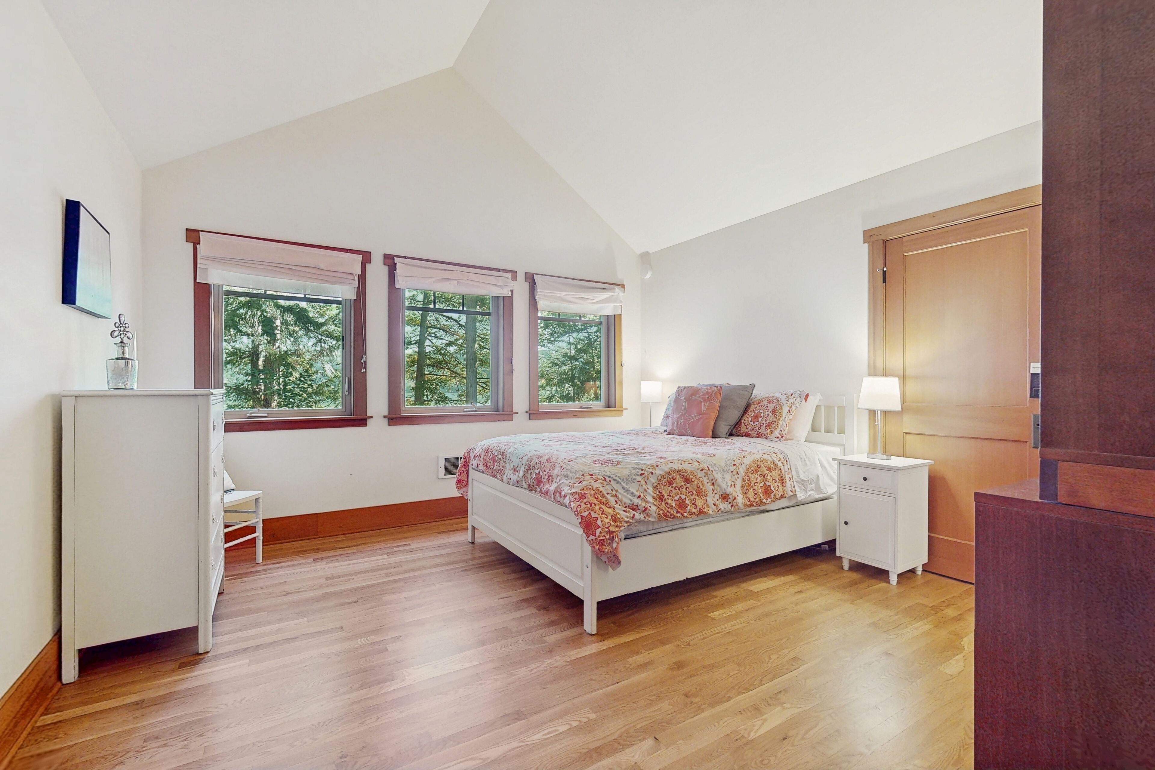 3 makuuhuonetta, silitysrauta/-lauta, Wi-Fi, vuodevaatteet