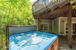 Terrace/patio - Deep Creek Gem w/ Views, Fire Pit & Pool Table (OAKLAND)