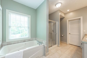 Shower, towels - Deep Creek Gem w/ Views, Fire Pit & Pool Table (OAKLAND)