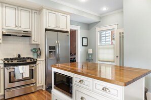 Fridge, microwave, oven, stovetop - Beautifully Renovated Home, Blocks from Restaurants and Entertainment! (Petoskey)