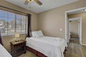 4 Schlafzimmer, Bügeleisen/Bügelbrett, kostenloses WLAN, Bettwäsche