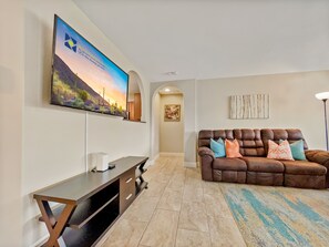 TV - Relaxing 4 Bedroom Home with Sparkling Heated Pool! (Queen Creek)