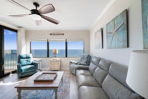 TV, DVD player - Four Seasons 902E by Liquid Life (Orange Beach)