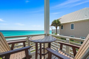 Property grounds - The Pelagic Blue - Beachfront Vacation Home on 30A with Large Private Pool & Direct Beach Access (Santa Rosa Beach)