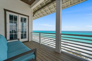 Property grounds - The Pelagic Blue - Beachfront Vacation Home on 30A with Large Private Pool & Direct Beach Access (Santa Rosa Beach)