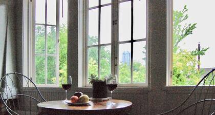 Private Suite in transitional O4W.