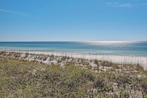 På stranden