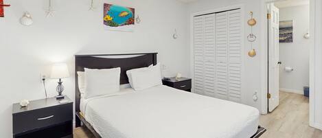 Iron/ironing board, bed sheets