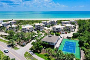 Sport court - Gulf-Front Comfort at Shell Island Beach Club 7B (Sanibel Island)