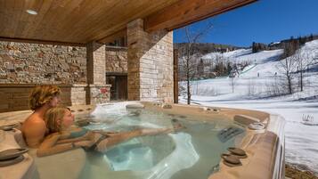 Bain à remous extérieur