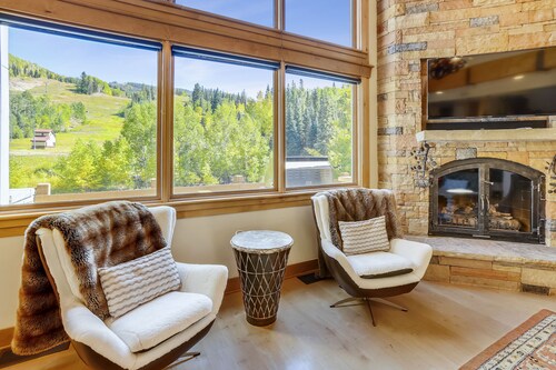 Mountain Elegance, Location, Luxury -Ski-In-Ski-Out -Village Core - 5 Suites!