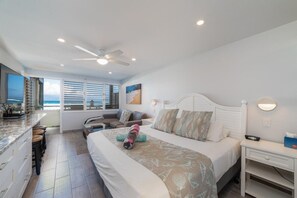 Tabla de planchar con plancha, wifi y ropa de cama 