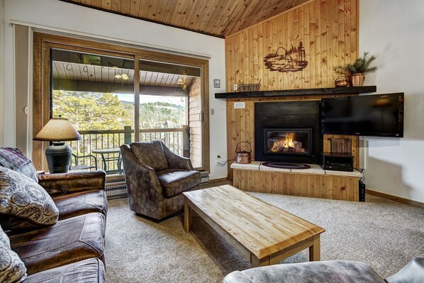 TV, fireplace - Affordable Mountain Getaway: Conveniently Located, Pool Access SDT15 (Breckenridge)