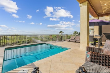 Foto von Luxuriöses Haus am Meer w / Chefs Küche, Pool, Aufzug, Easy Beach Access