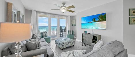 テレビ、DVD プレーヤー、ステレオ