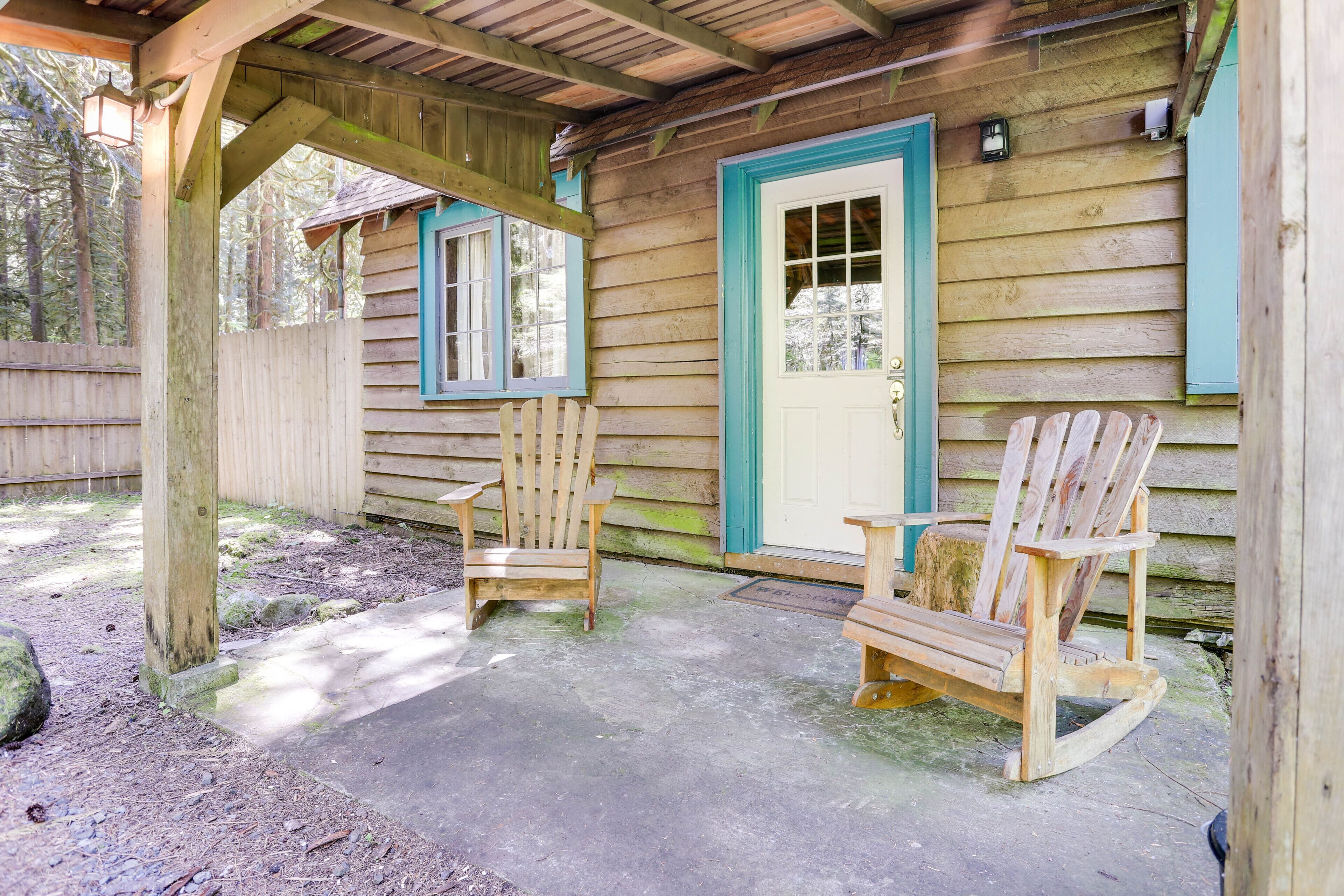 Quintessential dog-friendly cabin in the woods, within short walk of the river