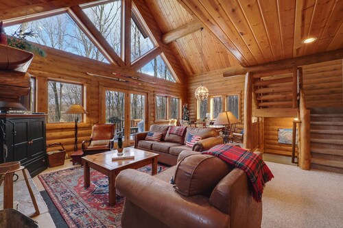 3BR Private Mountain Cabin | Sleeps 10 | Ski-in/Ski-out | Private Hot Tub