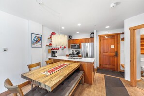 Dining - Located Close to Gondola/Shops/Dining w/ Mountain Views from Private Balcony! (Keystone)