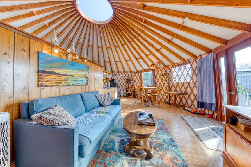Cozy Oceanfront Yurt with Private Hot Tub - Dogs Welcome Reviews, Deals & Photos 2024 - Expedia