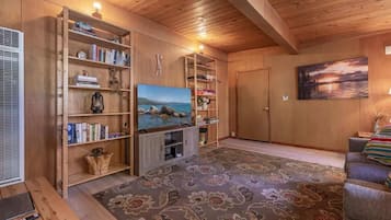 Smart-TV, DVD-Player, Bücher