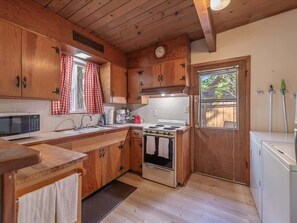 Fridge, microwave, oven, stovetop - Economical Kings Beach Cabin with Garage - Walk to Beach (Kings Beach)