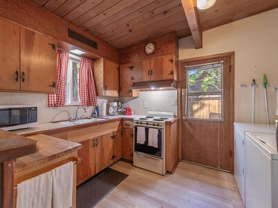 Economical Kings Beach Cabin with Garage - Walk to Beach “The Raccoon Shanty”