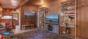 Economical Kings Beach Cabin with Garage - Walk to Beach “The Raccoon Shanty”