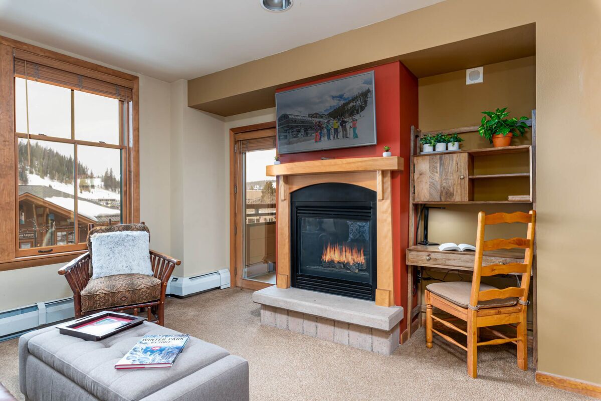 ☟SKIING DOWNSTAIRS | Convenient Base Area Condo | Amazing Views| Zephyr Mountain Lodge 2215