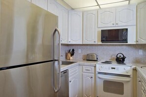 Coffee/tea maker, fridge, microwave, oven