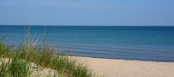 Beach Cottage just steps to Lake Michigan's Sheridan Beach