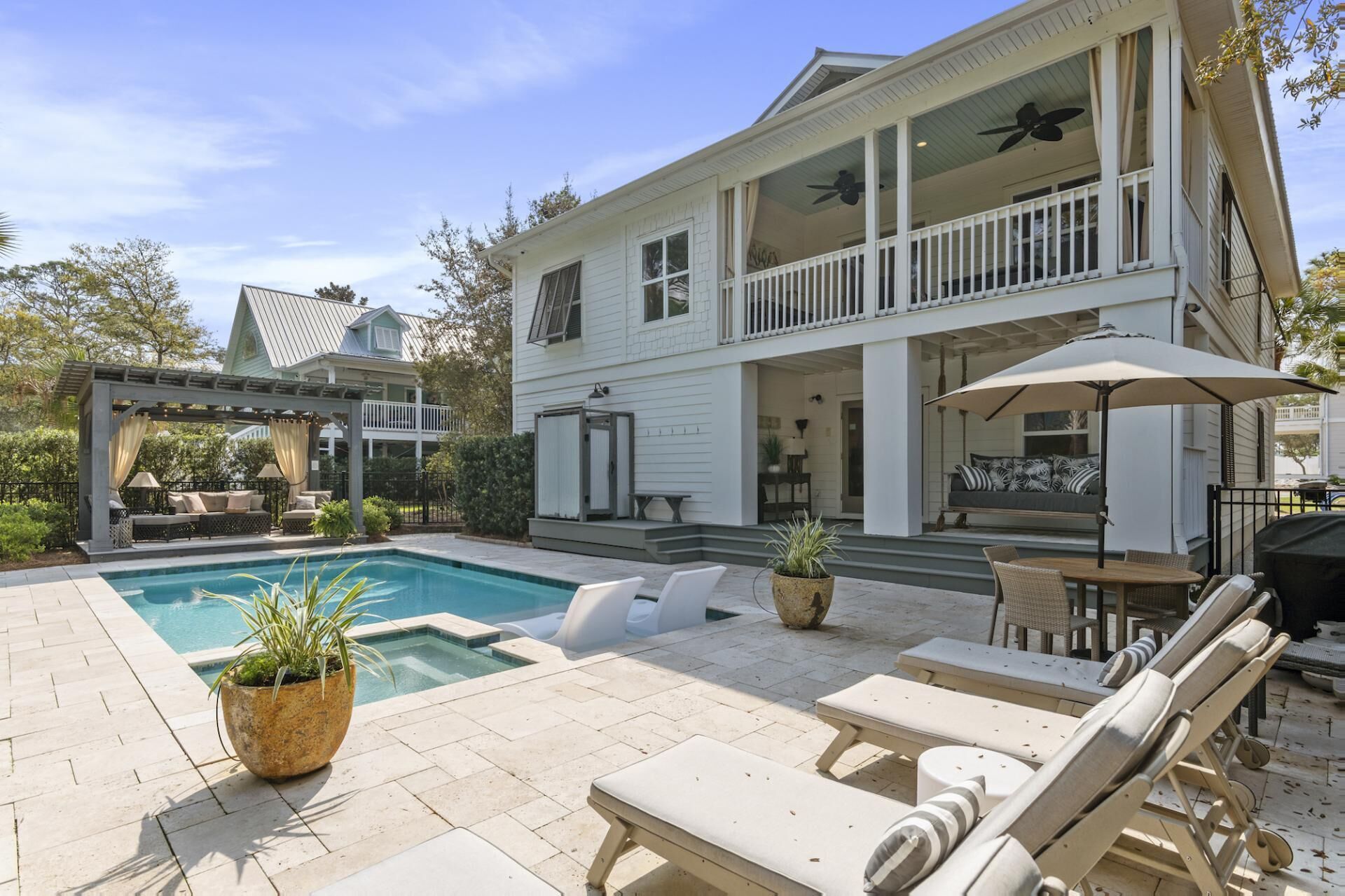 Fall Availability! Lakefront! 4 Kayaks Provided to Fish or Paddle! Gourmet Kitchen!