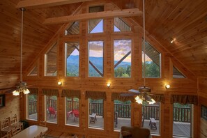 Interior - Splash Mansion: It's Time to Make a Splash in the Smokies! (GATLINBURG)