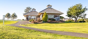 Beautiful, dog-friendly cottage with large yard - just a few blocks to the beach