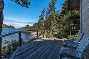 Terrace/patio - Raven House - Hot Tub,  Romantic Ocean Views! (Trinidad)