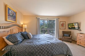 2 bedrooms, iron/ironing board, WiFi, bed sheets - Cedars Slopeside Townhome: Ski-In, Ski-Out (Breckenridge)