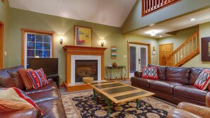 Fernseher, Kamin, Tischfußball, Tischtennisplatte