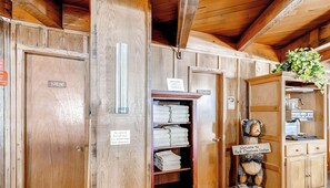 Lobby with gas fireplace - Top Floor Unit with Lots of Updates. Ski In, Walk Everywhere! | PM8A (Breckenridge)