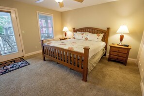 4 makuuhuonetta, silitysrauta/-lauta, ilmainen Wi-Fi, vuodevaatteet