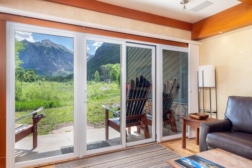 Buena Vista--Best Luxury View Condo in Telluride-Sleeps 6