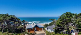 Lovely Coastal Condo with Ocean Views, Walk to Beach - Dogs OK