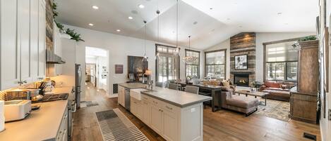 Refrigerador, microondas, horno, placa de cocina