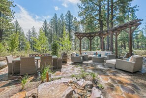 屋外ダイニングエリア