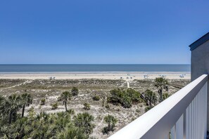 On the beach - 512 Barrington Court is on the 5th floor with exceptional ocean views. (Hilton Head Island)