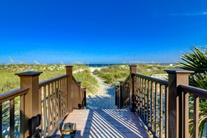 Property grounds - 512 Barrington Court is on the 5th floor with exceptional ocean views. (Hilton Head Island)