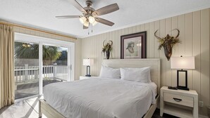 3 bedrooms, desk, iron/ironing board, WiFi - Holzworth House + Gulf Views, Large Decks & Bikes (Santa Rosa Beach)