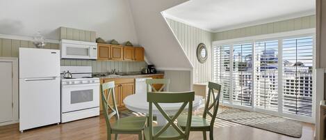 Frigorífic, microones, forn i placa de cuina