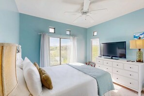 3 bedrooms, desk, iron/ironing board, travel crib - Inviting condo with balcony & clubhouse amenity access (Oro Valley)