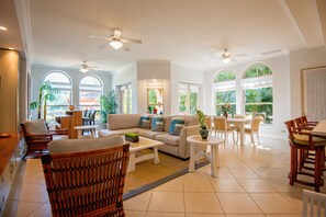 Living area - Luxury Ground Floor Condo, Perfect for Families, Walking Distance. (Playa Herradura, Los Sueños)