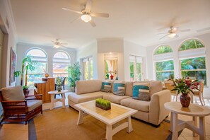 Living area - Luxury Ground Floor Condo, Perfect for Families, Walking Distance. (Playa Herradura, Los Sueños)