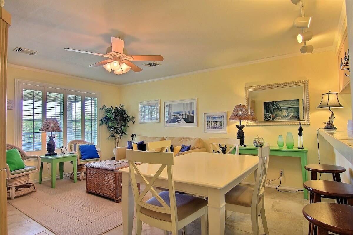 Great for Families, minutes to Beach | Casa Loco